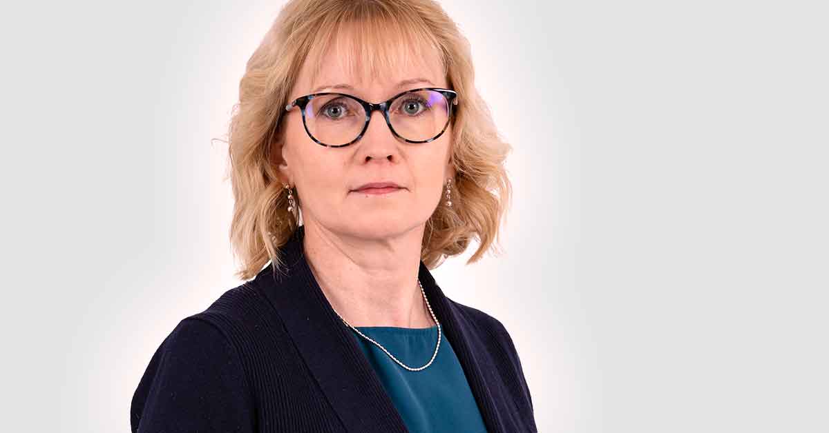 Tiina Saarelainen on maakuntaliiton henkilöstöasiantuntijana myös työhyvinvoinnin asiantuntija, joka kehittää uusia työkäytänteitä, kuuntelee henkilöstön tarpeita ja vastaa erilaisista HR-tehtävistä.