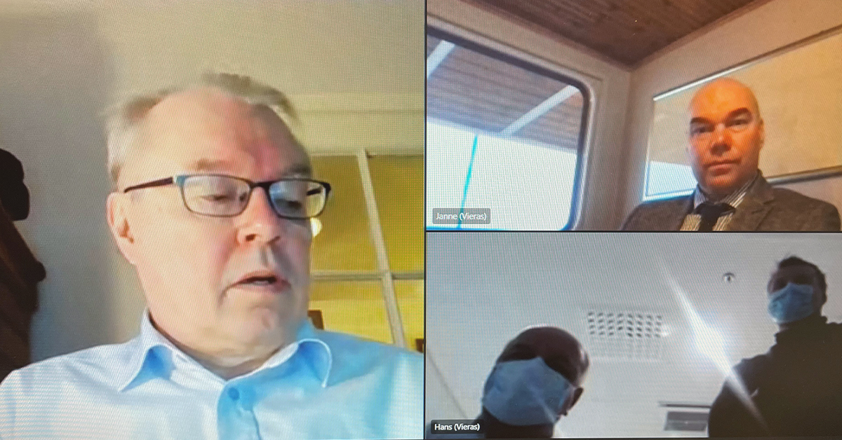 Palkintowebinaarissa otetussa kuvassa on vasemmalla maakuntajohtaja Pentti Mäkinen, oikealla ylhäällä Janne Leinonen ja oikealla alhaalla Hans Gärdström ja Santeri Seppälä.