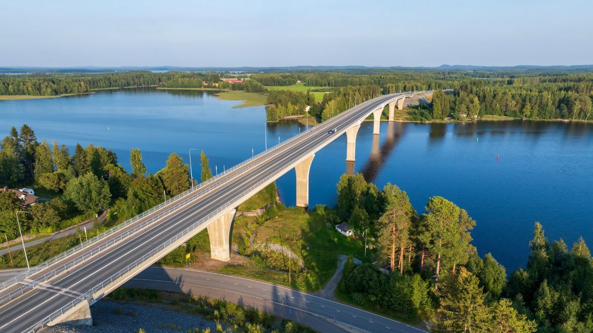Itäisen Suomen ohjelmaan on ladattu paljon odotuksia alueemme kehityksen tukemiseksi muuttuneessa toimintaympäristössä. Ohjelman linjaukset ovat suuntaa antavia, mutta niiden vaikuttavuus jää epäselväksi.