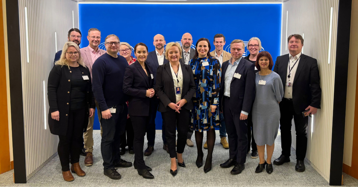 Etelä-Savon kuntajohtajat, hyvinvointialueen ja maakuntaliiton johto yhteiskuvassa.